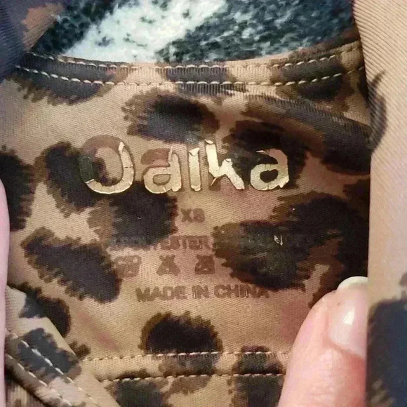 Oalka Cheetah Leopard Print Crop Yoga Tank XS A15 - Picture 2 of 4